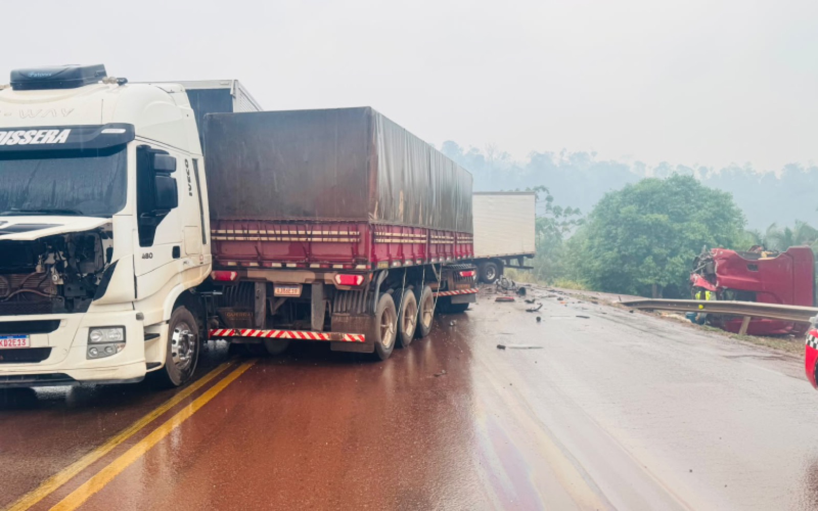 Colisão entre duas carretas deixa um motorista morto na BR-163, em Trairão