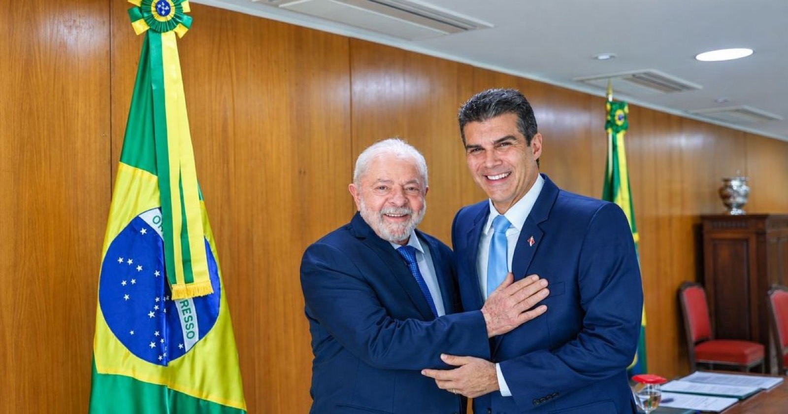 MDB racha no 2º turno: 17 diretórios com Flávio, 10 com Lula