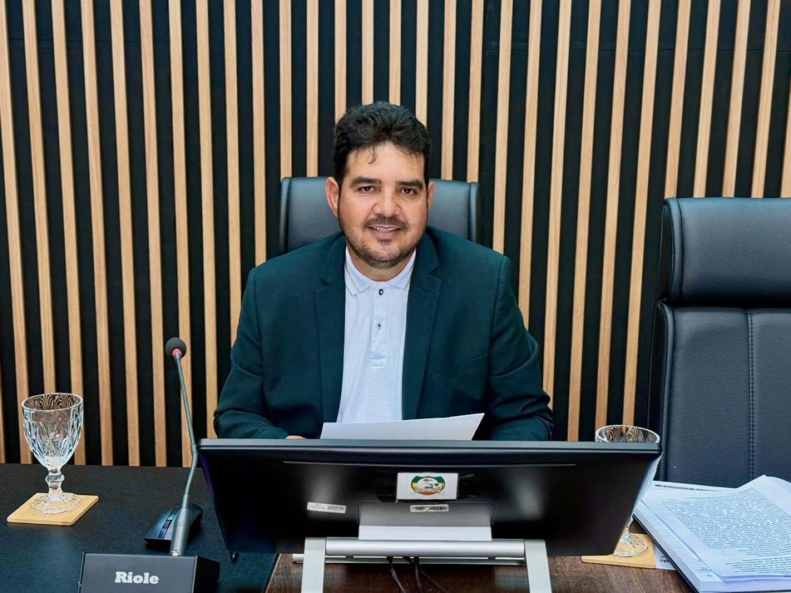 Com oposição barulhenta, porém fraca, Flávio é reeleito presidente da CMCC