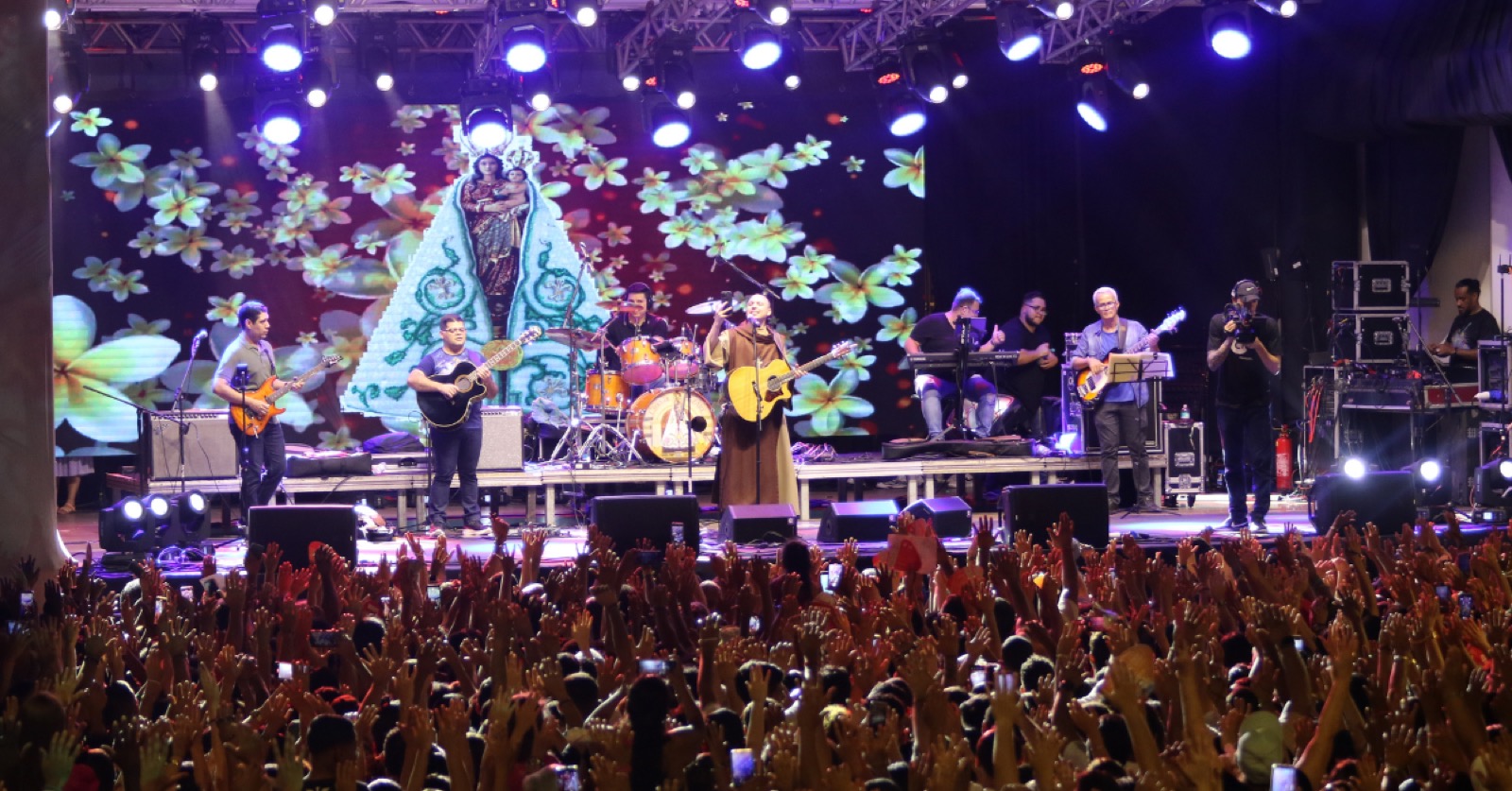 Frei Gilson volta a Belém para show gratuito no Círio musical