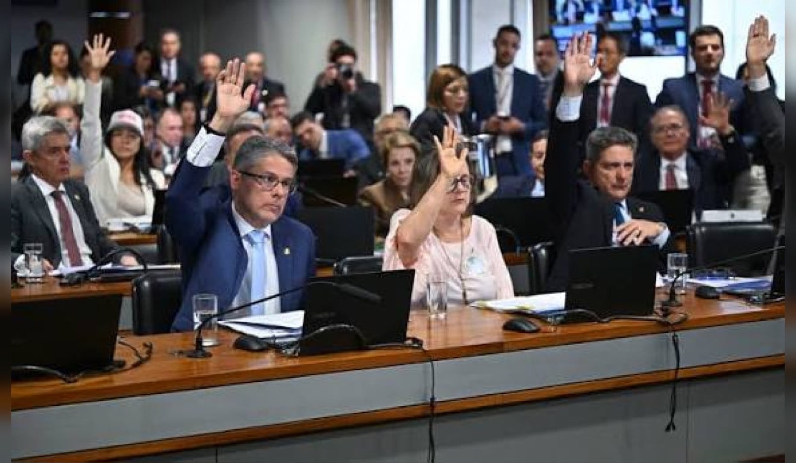 Senado aprova PEC da Segurança em comissão e abre caminho para endurecer combate às facções criminosas