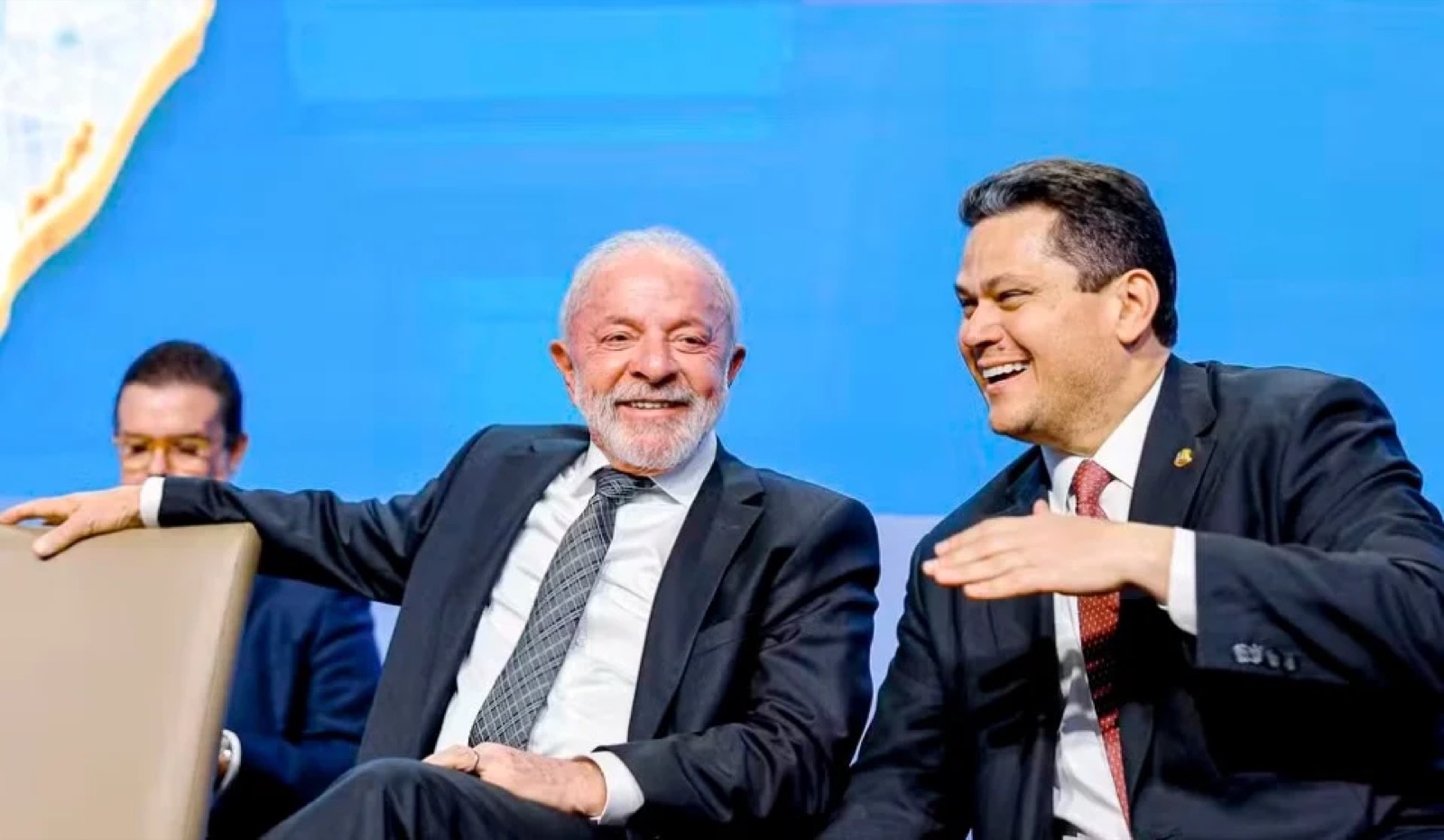 Congresso oficializa fim da escala 6×1 em sessão com presença de Lula