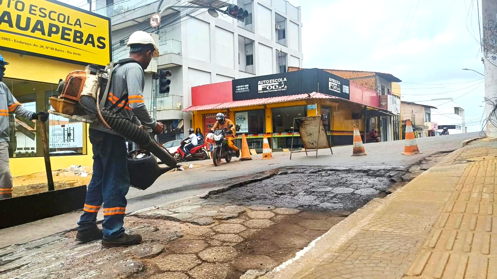 Após pressão na Câmara, Prefeitura de Parauapebas corre contra o tempo e faz operação tapa-buraco no percurso do Círio de Nazaré