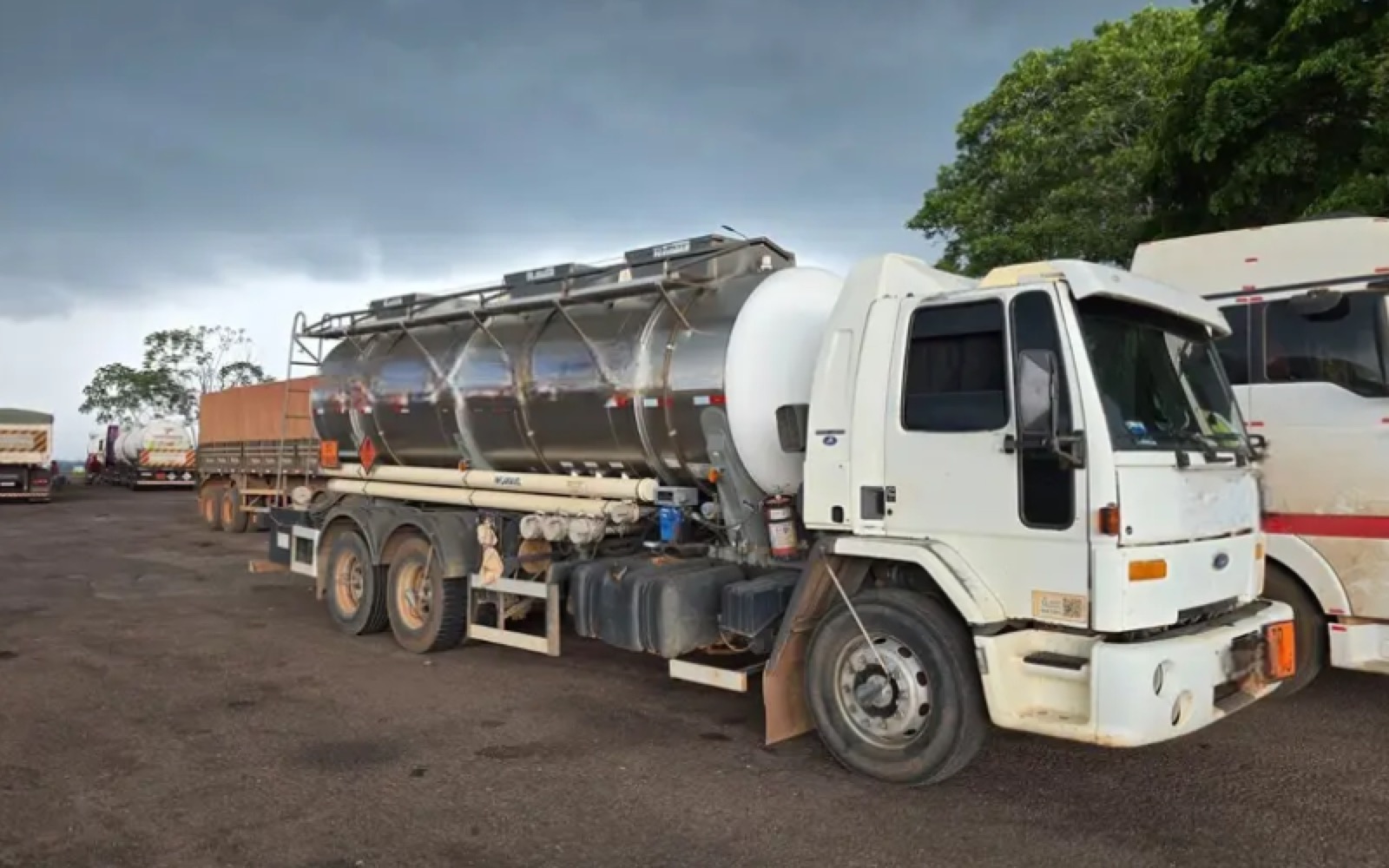 Sefa apreende 15 mil litros de querosene de aviação em caminhão na BR-163, em Novo Progresso