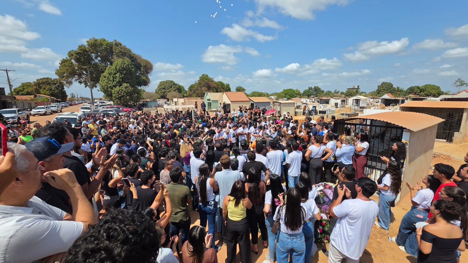 Jovem Guilherme Henrique é sepultado sob forte comoção em Jacundá