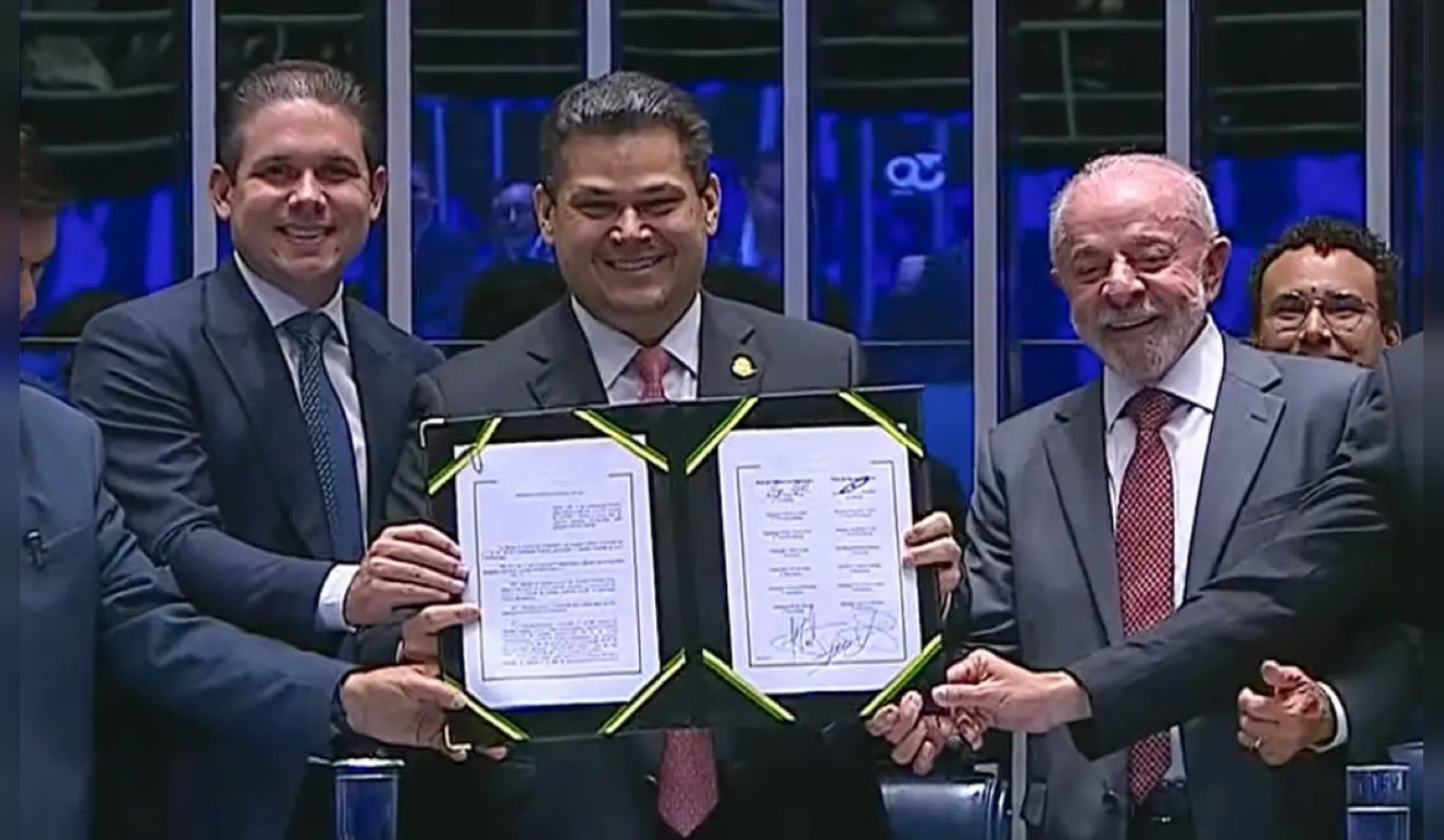 Congresso promulga fim da escala 6×1; mudança começa a valer antes do Natal e Réveillon
