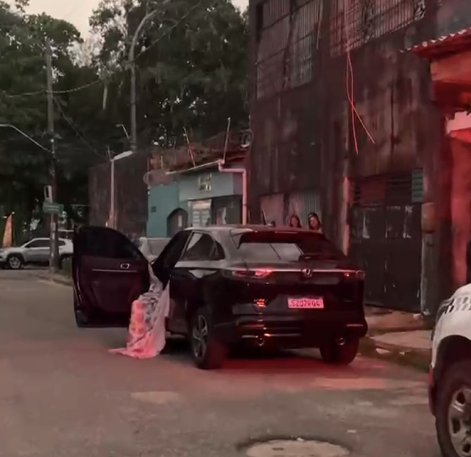 Mulher morre dentro de carro no bairro da Marambaia, em Belém